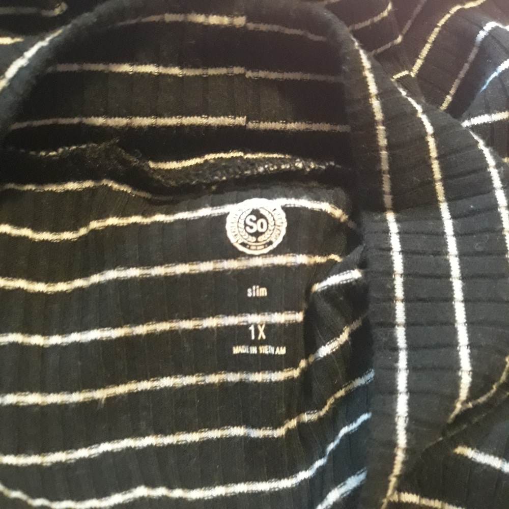 Cold Shoulder Top - Picture 3 of 3
